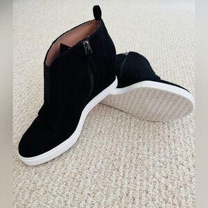NWOT Linea Paolo Stylish Black Ankle Boots, 8,5 🦋